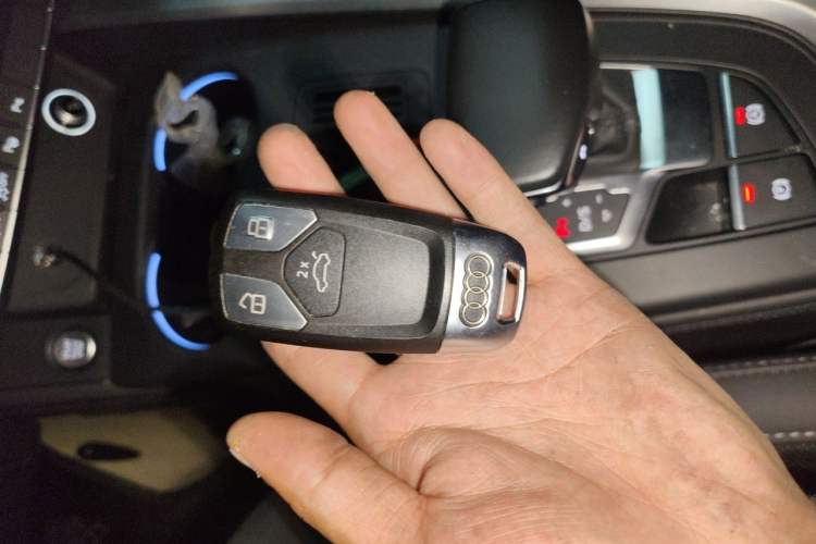 Used Audi A4L 2022 40 TFSI Luxury Dynamic Model Vehicle Key
