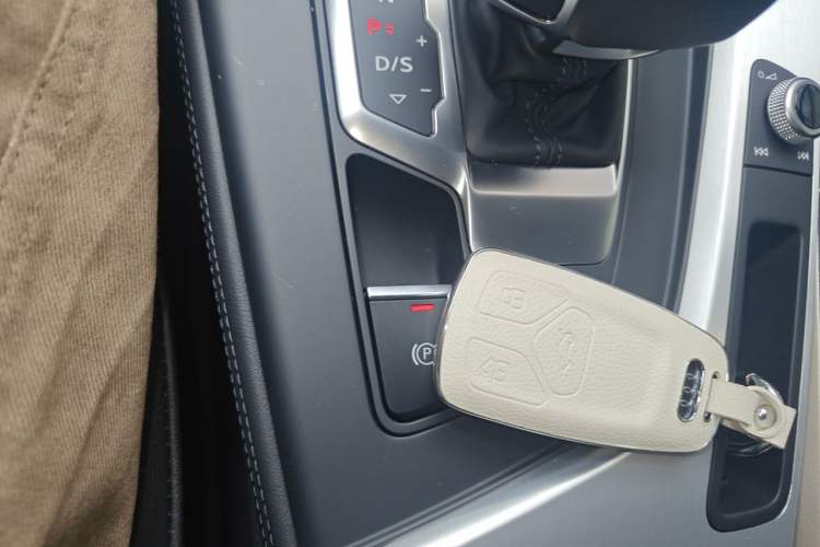 Used Audi A4L 2022 40 TFSI Luxury Dynamic Model Vehicle Key