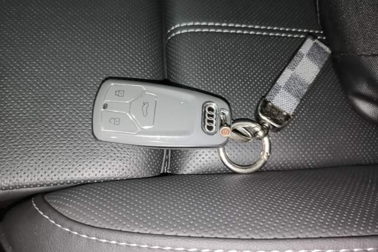 Used Audi A4L 2022 40 TFSI Luxury Dynamic Model Vehicle Key