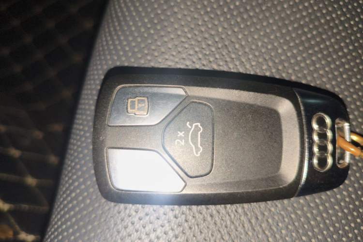 Used Audi A4L 2022 40 TFSI Fashion Dynamic Model Vehicle Key