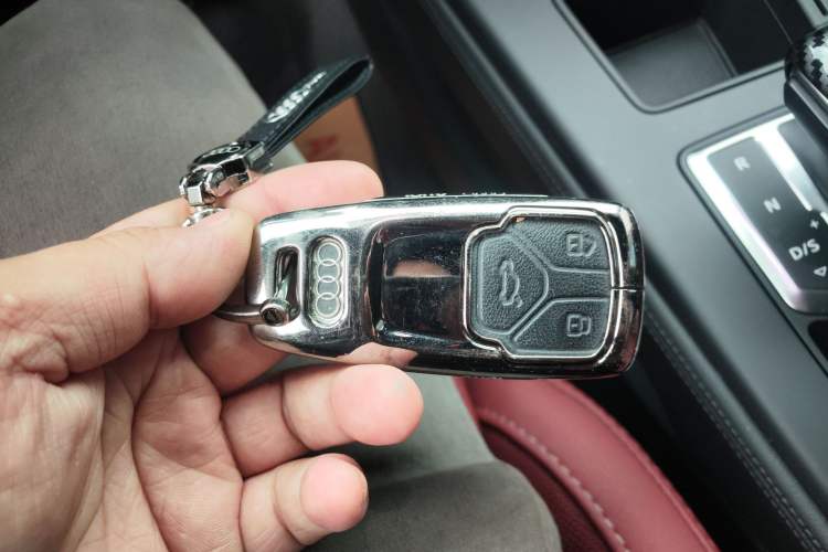 Used Audi A4L 2022 40 TFSI Luxury Dynamic Model Vehicle Key