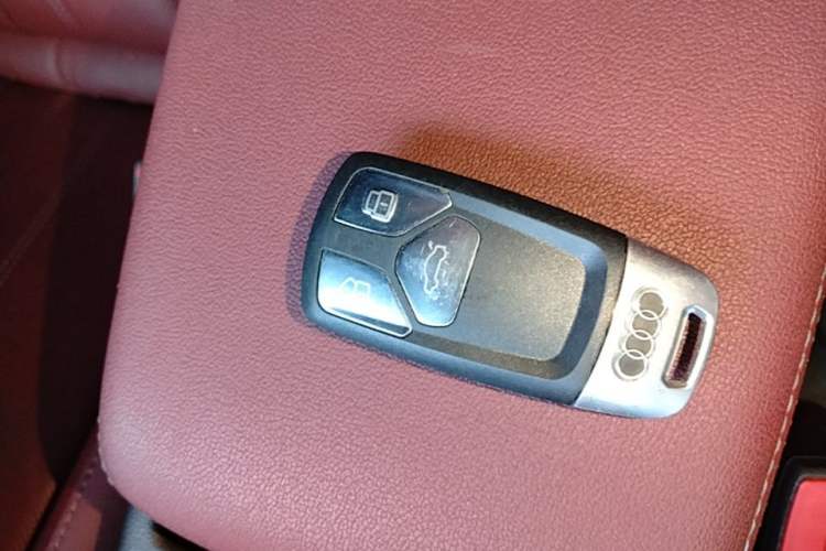 Used Audi A4L 2022 40 TFSI Luxury Dynamic Model Vehicle Key