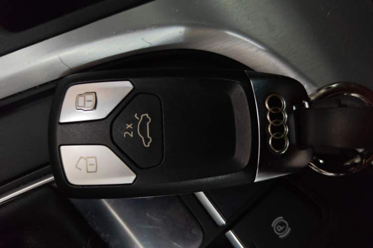 Used Audi A4L 2022 40 TFSI Luxury Dynamic Model Vehicle Key