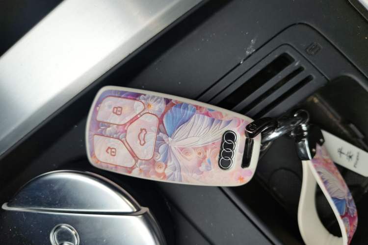 Used Audi A4L 2022 40 TFSI Luxury Dynamic Model Vehicle Key