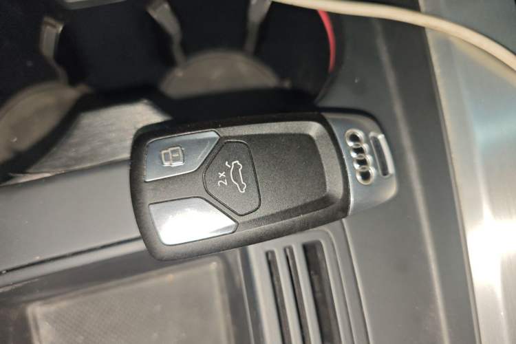 Used Audi A4L 2022 40 TFSI Luxury Dynamic Model Vehicle Key