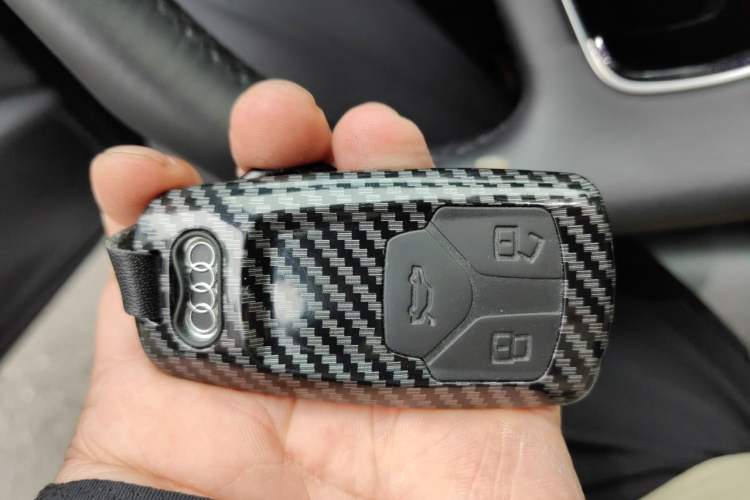 Used Audi A4L 2022 40 TFSI Luxury Dynamic Model Vehicle Key