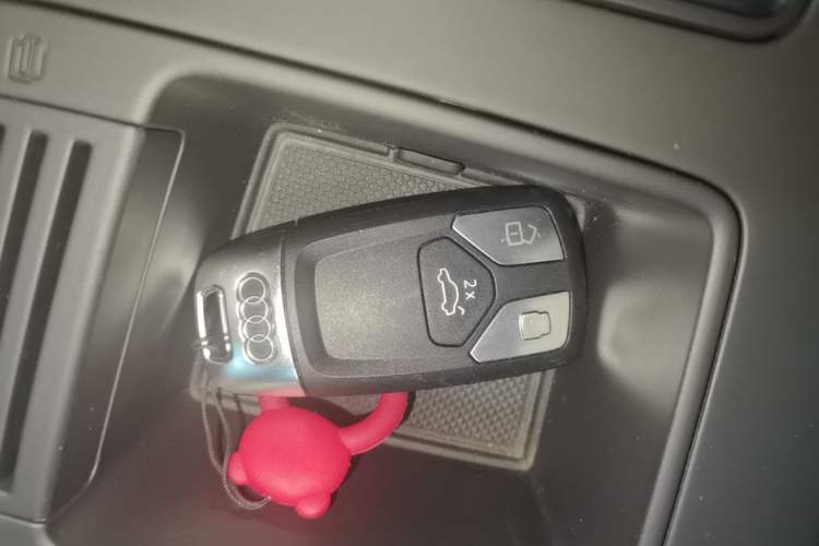Used Audi A4L 2022 40 TFSI Fashion Dynamic Model Vehicle Key
