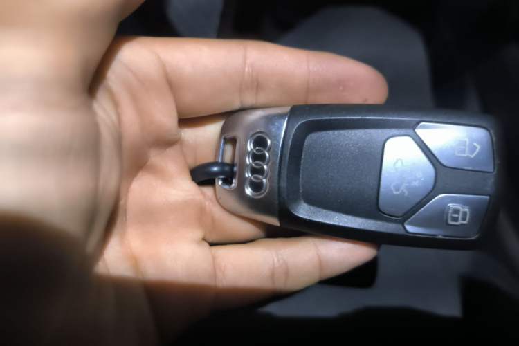 Used Audi A4L 2022 40 TFSI Luxury Dynamic Model Vehicle Key