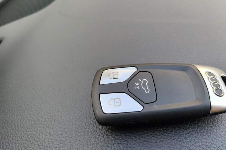 Used Audi A4L 2022 40 TFSI Luxury Dynamic Model Vehicle Key