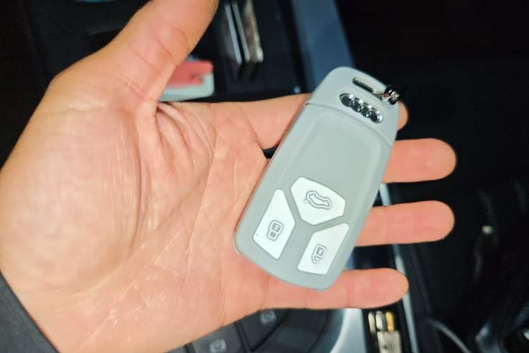 Used Audi A4L 2022 40 TFSI Luxury Dynamic Model Vehicle Key