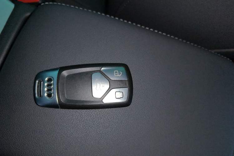 Used Audi A4L 2022 40 TFSI Luxury Dynamic Model Vehicle Key
