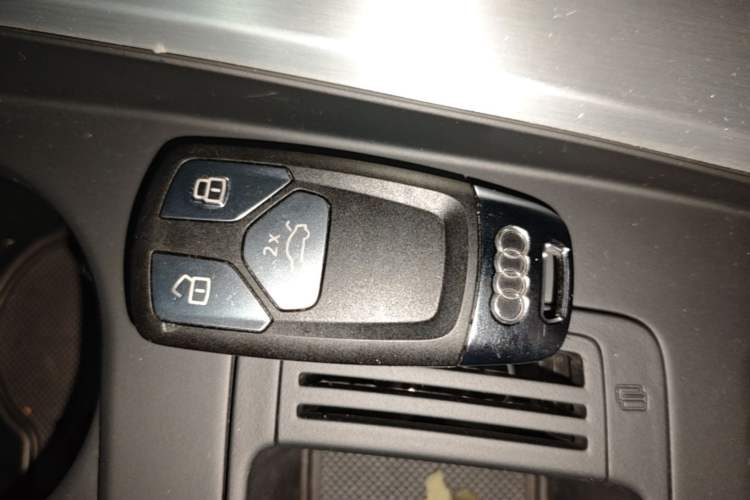 Used Audi A4L 2022 40 TFSI Luxury Dynamic Model Vehicle Key