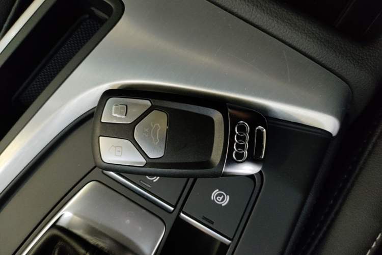 Used Audi A4L 2022 40 TFSI Luxury Dynamic Model Vehicle Key