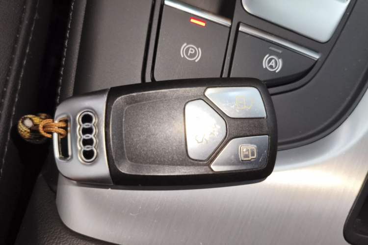 Used Audi A4L 2022 40 TFSI Luxury Dynamic Model Vehicle Key