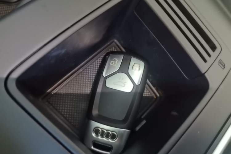 Used Audi A4L 2022 40 TFSI Luxury Dynamic Model Vehicle Key