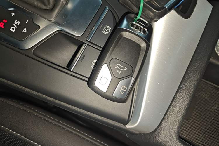 Used Audi A4L 2022 40 TFSI Fashion Dynamic Model Vehicle Key