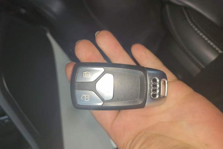 Used Audi A4L 2022 40 TFSI Luxury Dynamic Model Vehicle Key