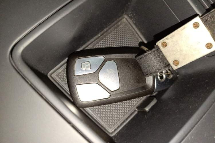 Used Audi A4L 2022 40 TFSI Luxury Dynamic Model Vehicle Key