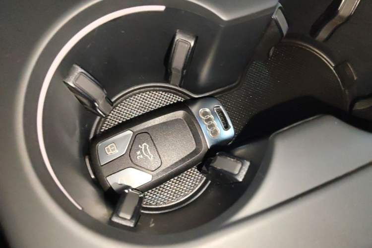 Used Audi A4L 2022 40 TFSI Luxury Dynamic Model Vehicle Key