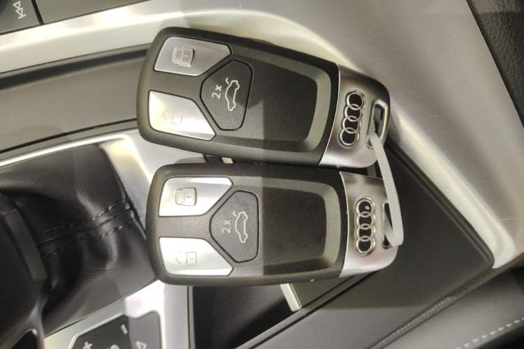 Used Audi A4L 2022 40 TFSI Fashion Dynamic Model Vehicle Key