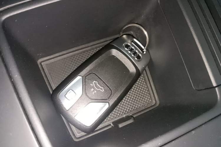 Used Audi A4L 2022 40 TFSI Luxury Dynamic Model Vehicle Key