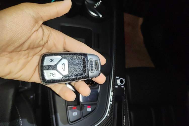 Used Audi A4L 2022 40 TFSI Luxury Dynamic Model Vehicle Key