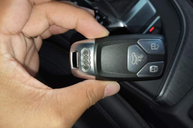 Used Audi A4L 2022 40 TFSI Luxury Prestige Edition Vehicle Key