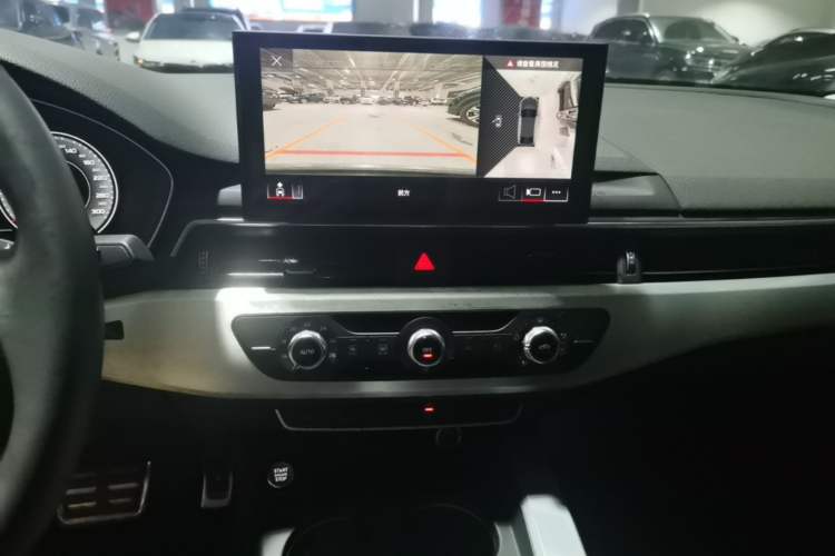 Used Audi A4L 2022 40 TFSI Fashion Dynamic Model Audio And AC Panel