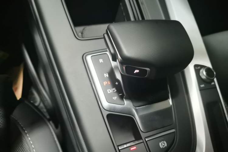 Used Audi A4L 2022 40 TFSI Fashion Dynamic Model Gear Lever