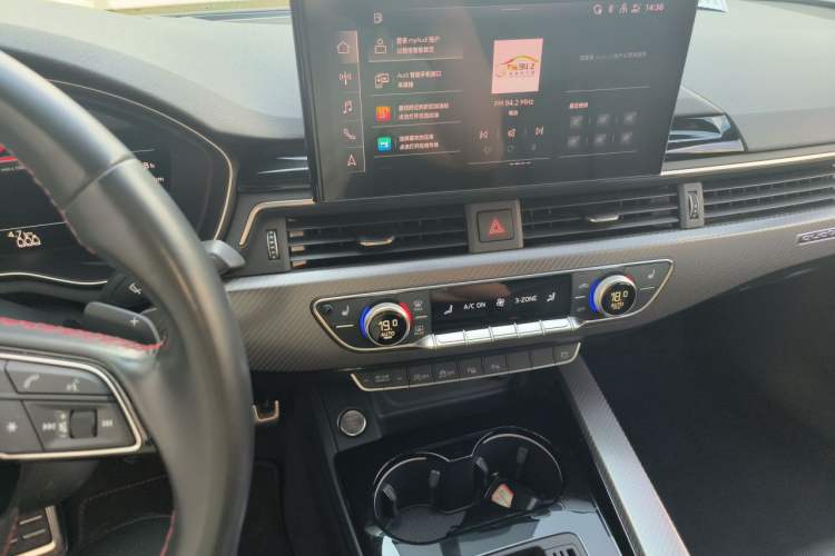 Used Audi A4L 2022 40 TFSI quattro RS Performance Package Audio And AC Panel