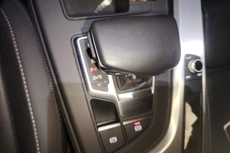 Used Audi A4L 2022 40 TFSI Luxury Dynamic Model Gear Lever