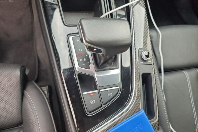 Used Audi A4L 2022 45 TFSI quattro Prestige Dynamic Edition Gear Lever