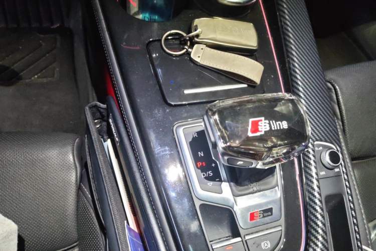 Used Audi A4L 2022 40 TFSI Luxury Dynamic Model Gear Lever