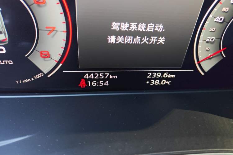 Used Audi A4L 2022 40 TFSI Fashion Dynamic Model Odometer Close Up
