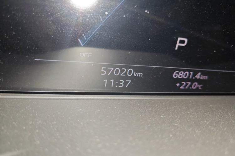 Used Audi A4L 2022 40 TFSI Luxury Dynamic Model Odometer Close Up
