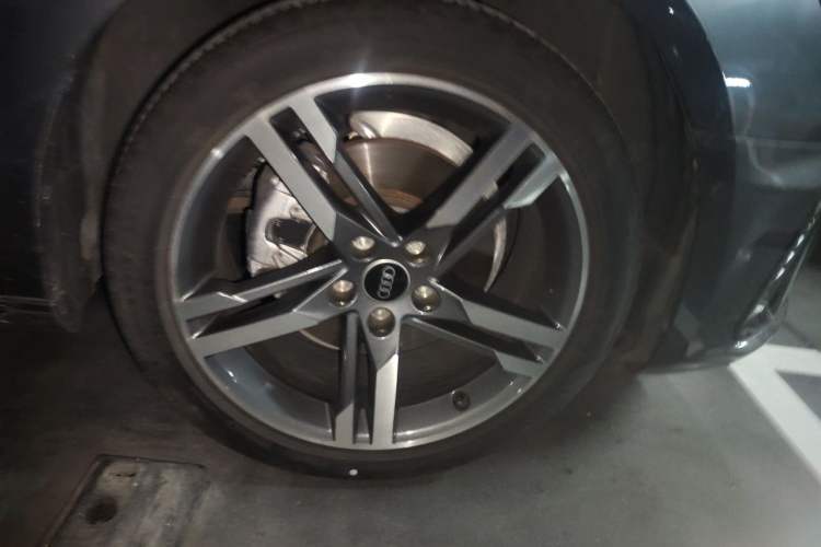 Used Audi A4L 2022 40 TFSI Luxury Dynamic Model Right Front Wheel Hub