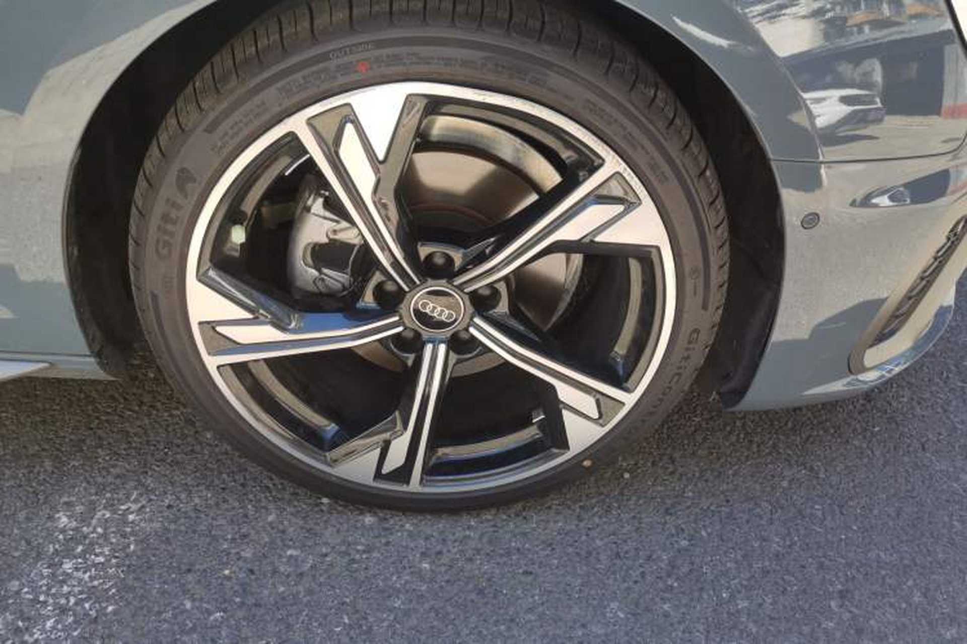 Used Audi A4L 2022 40 TFSI quattro RS Performance Package Right Front Wheel Hub