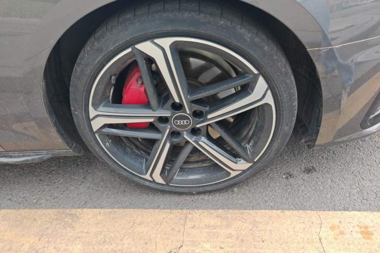 Used Audi A4L 2022 45 TFSI quattro Prestige Dynamic Edition Right Front Wheel Hub