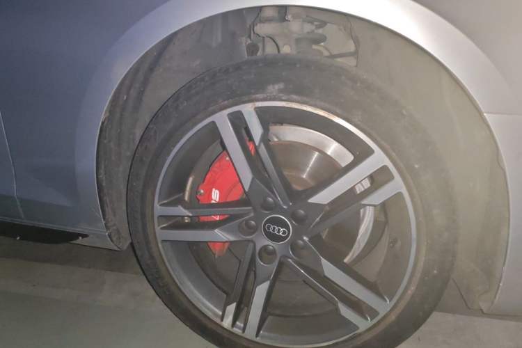 Used Audi A4L 2022 40 TFSI Luxury Dynamic Model Right Front Wheel Hub