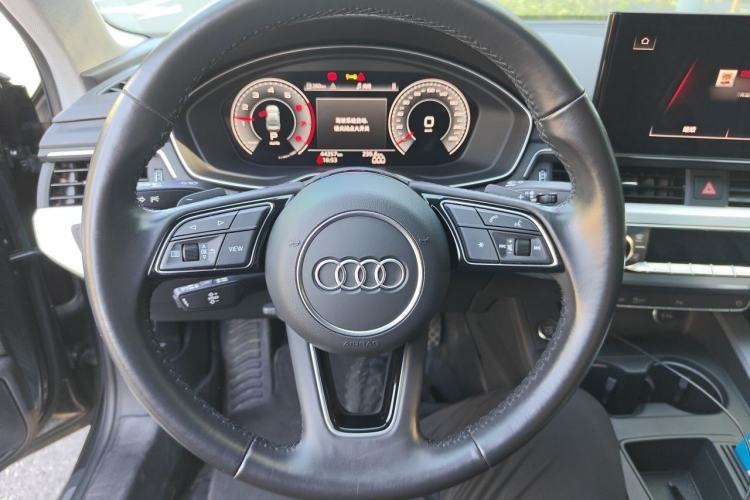 Used Audi A4L 2022 40 TFSI Fashion Dynamic Model Steering Wheel