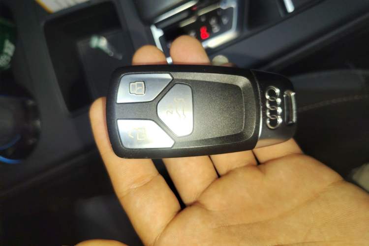 Used Audi A4L 2022 40 TFSI Luxury Dynamic Model Vehicle Key