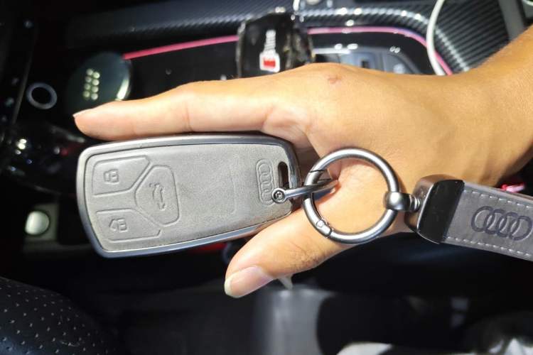 Used Audi A4L 2022 40 TFSI Luxury Dynamic Model Vehicle Key