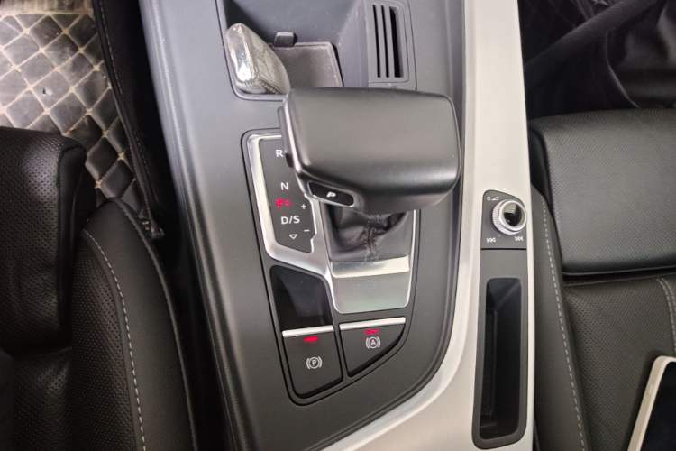 Used Audi A4L 2022 40 TFSI Luxury Dynamic Model Gear Lever