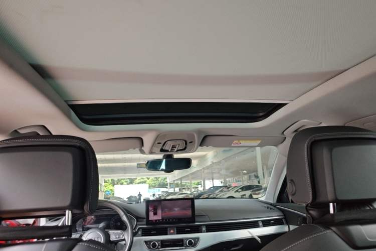 Used Audi A4L 2022 40 TFSI Luxury Dynamic Model Headliner