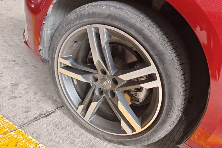 Used Audi A4L 2022 40 TFSI Luxury Dynamic Model Left Front Wheel Hub