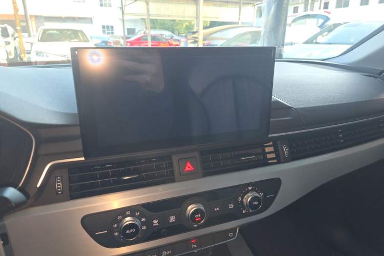 Used Audi A4L 2022 40 TFSI Fashion Dynamic Model Audio And AC Panel