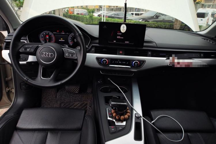 Used Audi A4L 2022 40 TFSI Luxury Dynamic Model Center Console