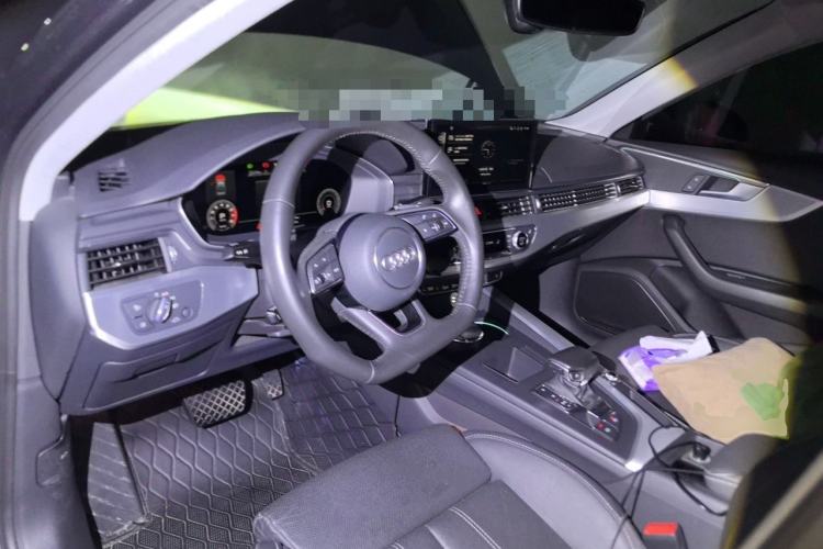 Used Audi A4L 2022 40 TFSI Luxury Dynamic Model Center Console