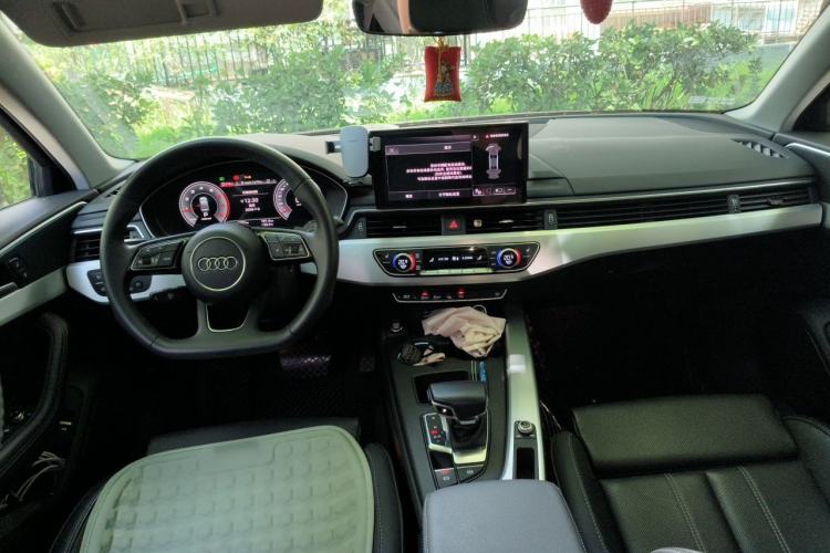 Used Audi A4L 2022 40 TFSI Luxury Dynamic Model Center Console