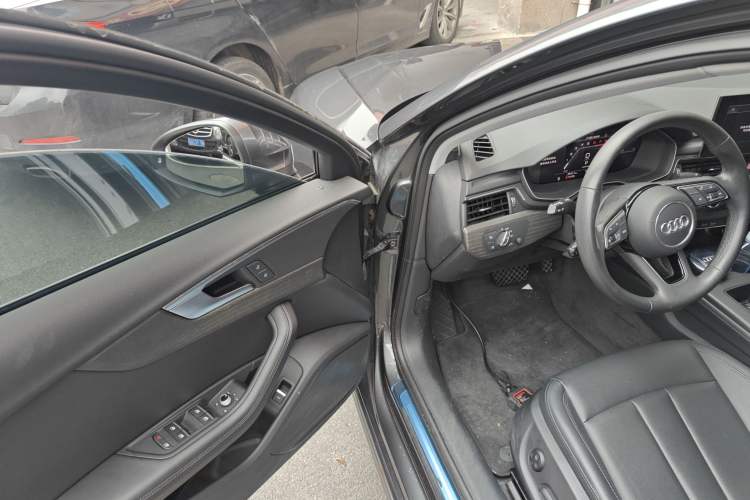 Used Audi A4L 2022 40 TFSI Stylish and Elegant Edition Driver Seat